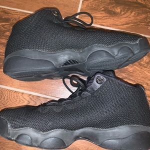 Jordan Horizon Low Triple Black 7Y